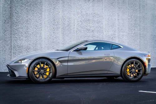 
           
        2019 Aston Martin Vantage China Grey Full Alcantara Interior
