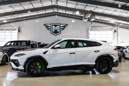 
           
        2024 Lamborghini Urus