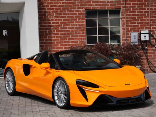 
           New 
        2026 McLaren Artura