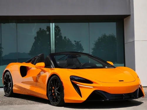 
           New 
        2026 McLaren Artura