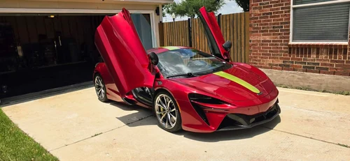 
           
        2024 McLaren Artura