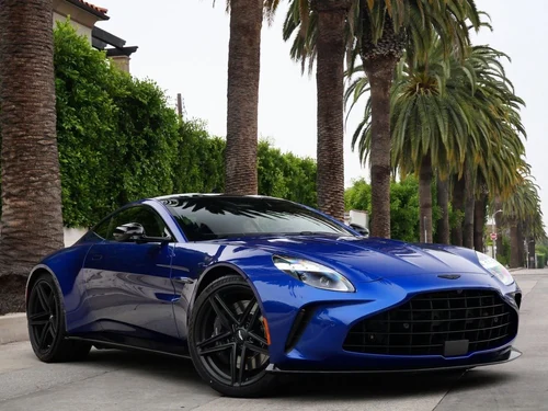 
           New 
        2025 Aston Martin Vantage