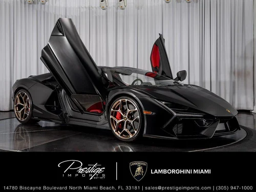 
           
        2025 Lamborghini Revuelto .