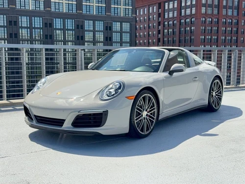 
           
        2018 Porsche 911 4S