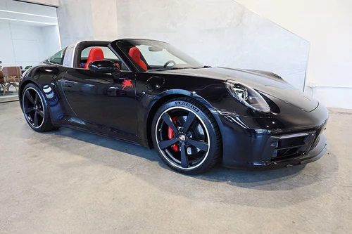 
           
        2024 Porsche 911