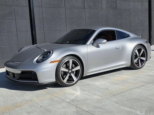 
           
        2025 Porsche 911 Carrera