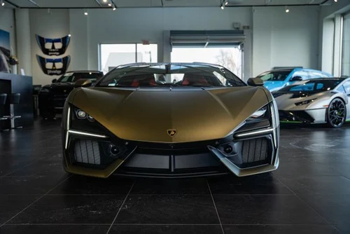 
           New 
        2025 Lamborghini Revuelto