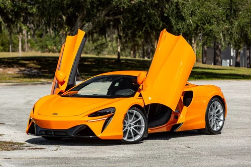 
           
        2024 McLaren Artura