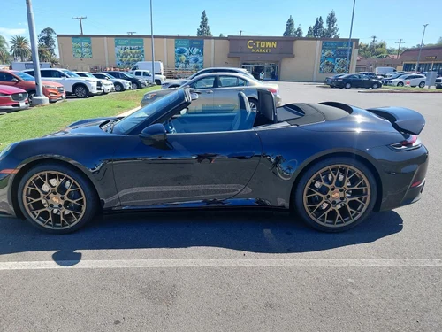 
           
        2025 Porsche 911 Carrera