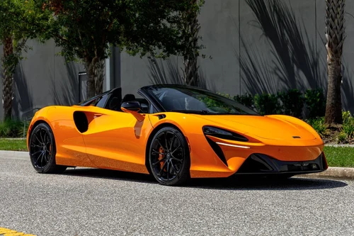 
           
        2025 McLaren Artura