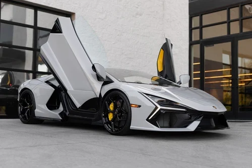 
           New 
        2025 Lamborghini Revuelto