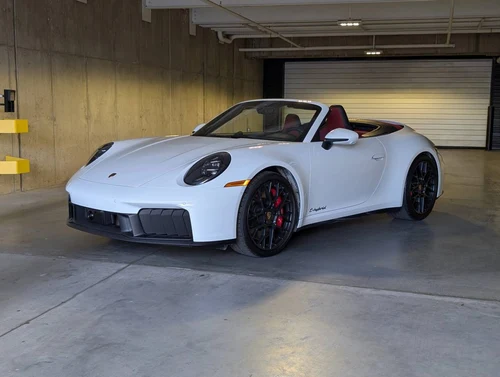 
           New 
        2026 Porsche 911 Carrera 4 GTS