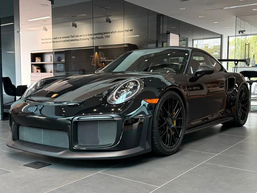 
           
        2018 Porsche 911 GT2 RS