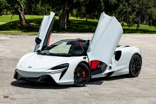 
           
        2025 McLaren ARTURA SPIDER