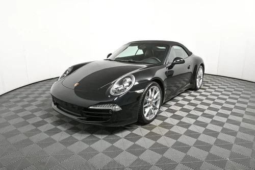 
           
        2015 Porsche 911