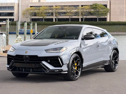 
           
        2024 Lamborghini Urus Performante