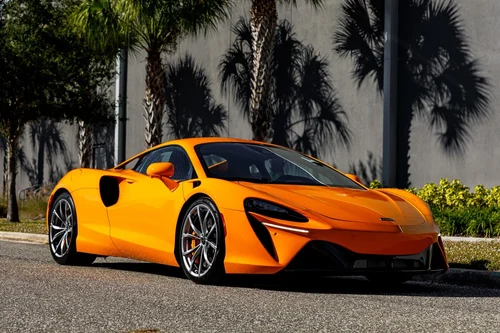 
           
        2025 McLaren Artura
