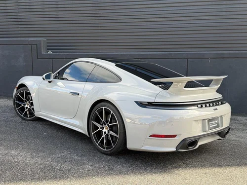 
           
        2025 Porsche 911 Carrera