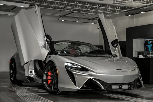 
           
        2025 McLaren Artura