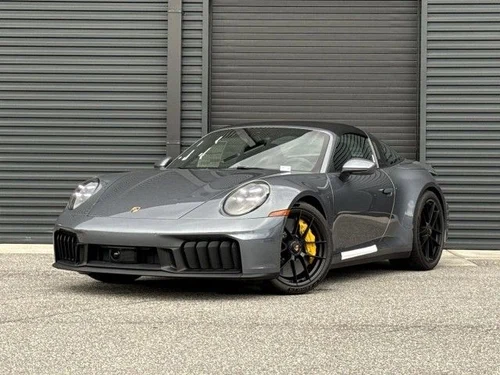 
           New 
        2025 Porsche 911 4 GTS