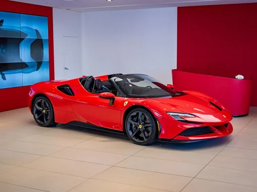 
           
        2025 Ferrari SF90 Spider Base