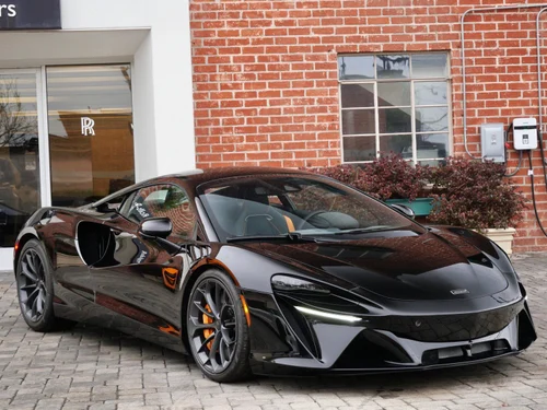 
           New 
        2026 McLaren Artura Performance
