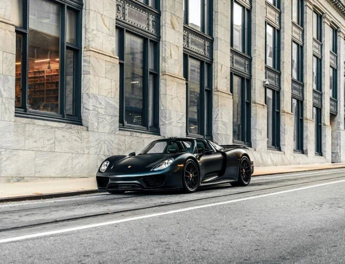
           
        2015 Porsche 918 Spyder