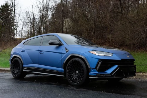 
           
        2023 Lamborghini Urus Performante