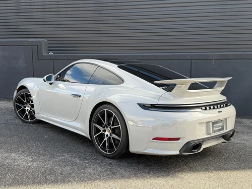 
           
        2025 Porsche 911 Carrera
