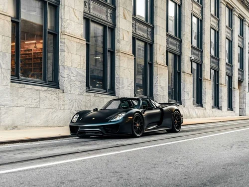 
           
        2015 Porsche 918