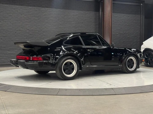 
           
        1977 Porsche 911S