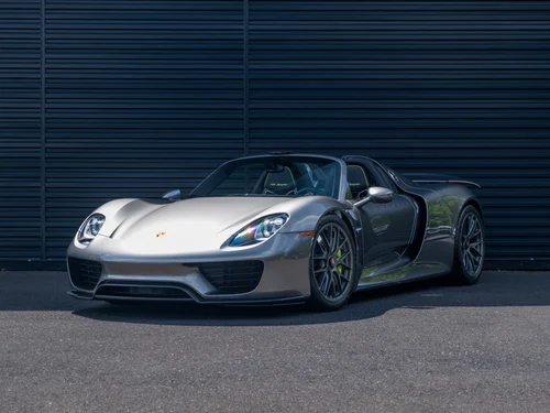 
           
        2015 Porsche 918 Spyder