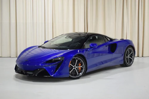 
           New 
        2026 McLaren Artura