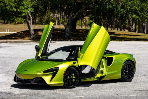 
           
        2023 McLaren Artura