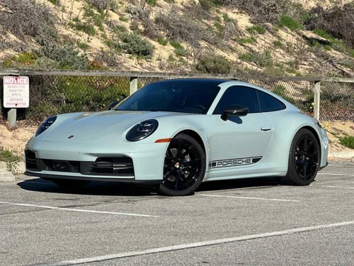 
           
        2025 Porsche 911