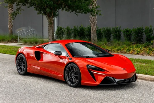 
           
        2026 McLaren Artura