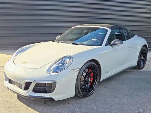 
           
        2018 Porsche 911