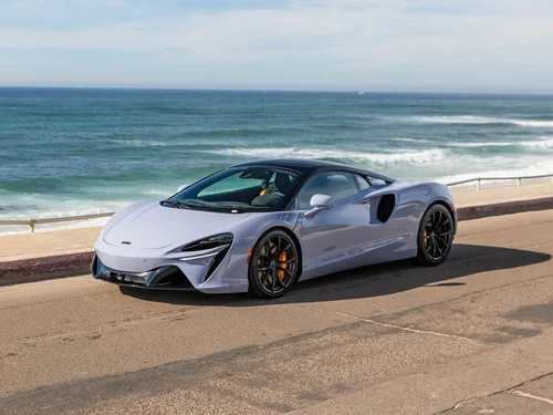 
           New 
        2026 McLaren Artura
