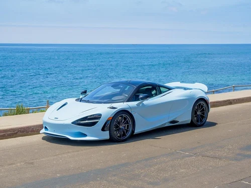 
           New 
        2025 McLaren 750S TechLux
