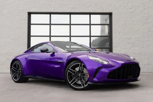 
           New 
        2025 Aston Martin Vantage