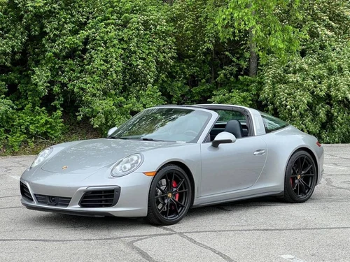 
           
        2017 Porsche 911