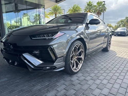 
           
        2023 Lamborghini Urus Performante