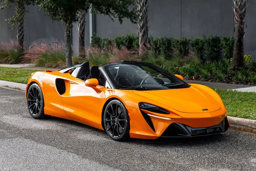 
           
        2026 McLaren Artura