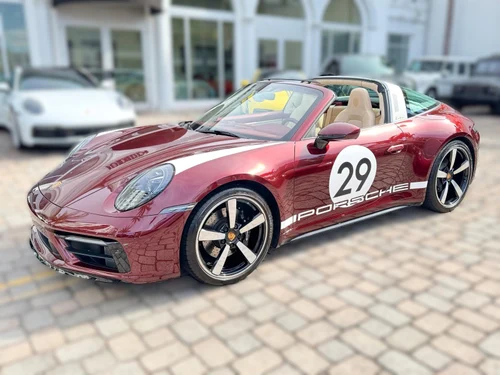 
           
        2021 Porsche 911