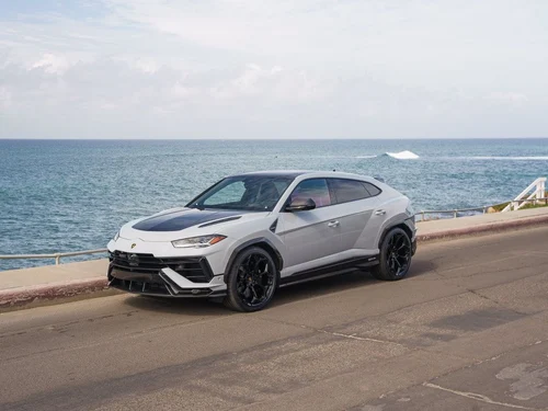 
           
        2024 Lamborghini Urus Performante