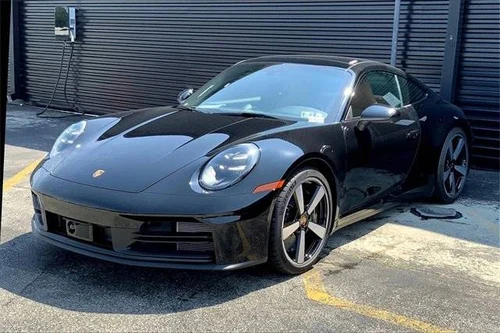 
           New 
        2025 Porsche 911