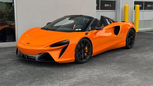 
           
        2025 McLaren Artura Performance