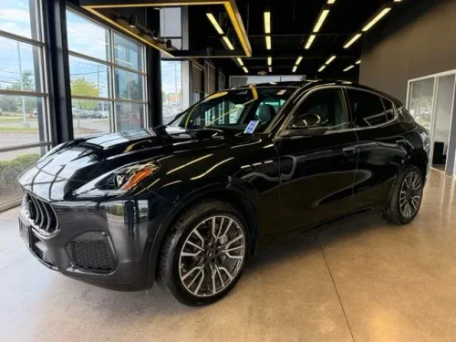 
           New 
        2025 Maserati Grecale Base