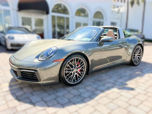 
           
        2024 Porsche 911