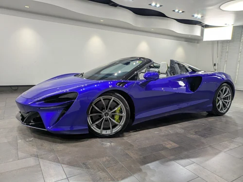 
           
        2025 McLaren Artura Vision